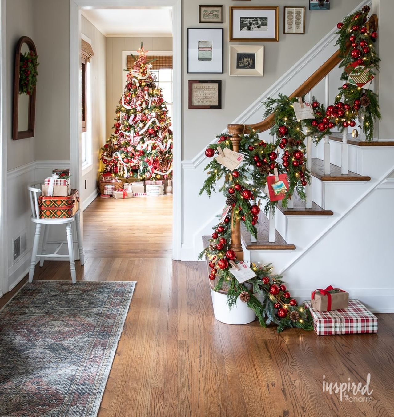 Cozy Candlelit Greenery Staircase Decor Cozy Candlelit Greenery Staircase Decor — Christmas Staircase Decor