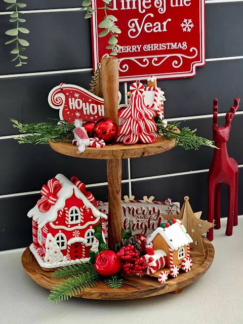 Kitchen Classic Wooden Tray with Gingerbread Houses and Candy Canes Kitchen Classic Wooden Tray with Gingerbread Houses and Candy Canes — Christmas Tiered Tray