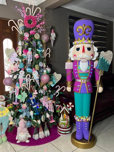 Whimsical Nutcracker-Themed Christmas Tree Display Whimsical Nutcracker-Themed Christmas Tree Display — Nutcracker Christmas Decor