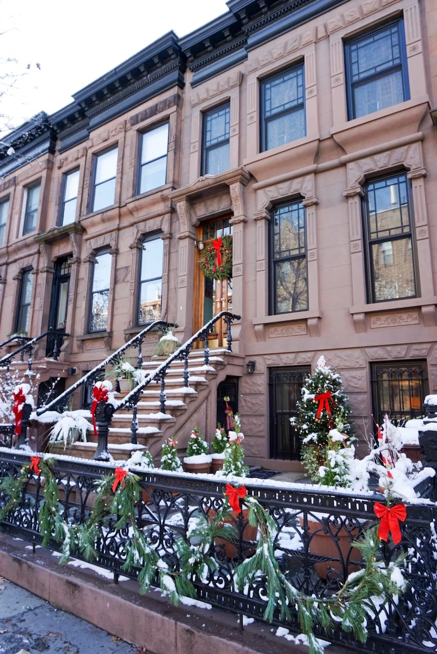 Snow-Covered Steps Adorned with Christmas Garlands — Christmas House Exterior Decor
