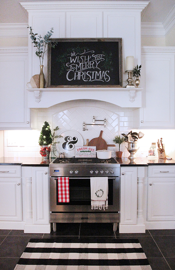 Charming Farmhouse Kitchen Range Decorated for Christmas — Farmhouse Christmas Decor
