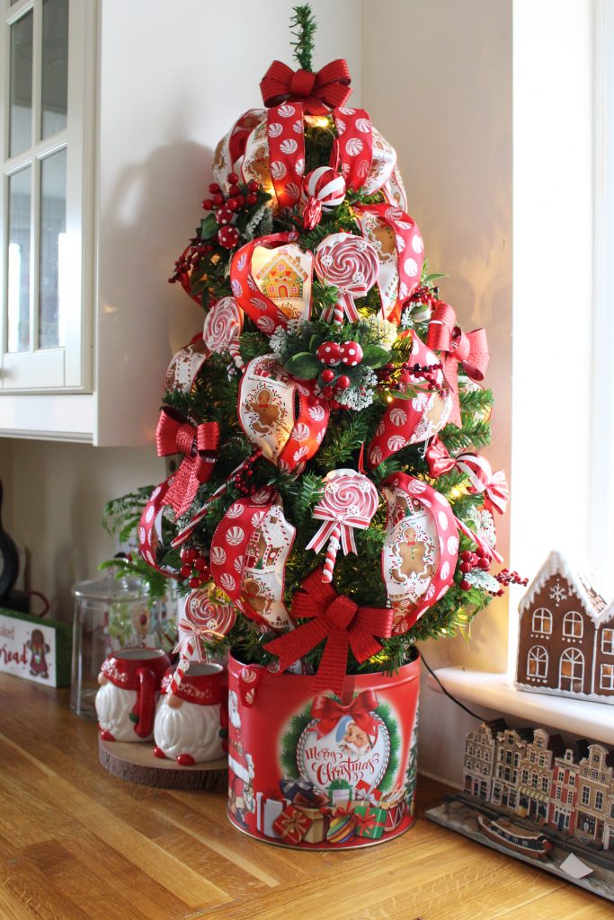 Whimsical Gingerbread Theme with Gingham Ribbon Whimsical Gingerbread Theme with Gingham Ribbon — Christmas Tree Ribbon
