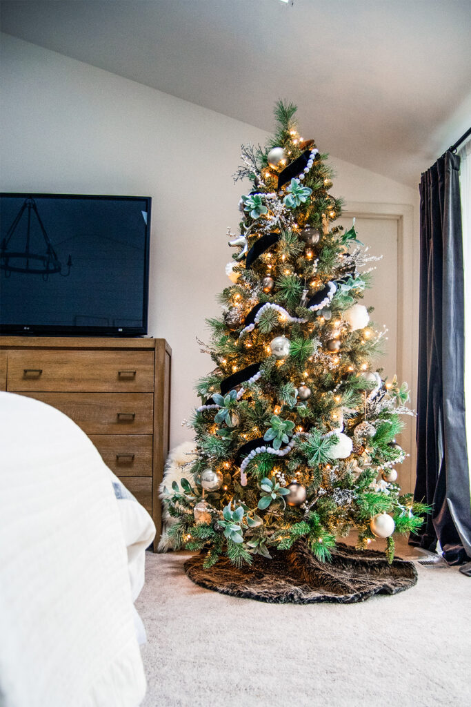 Modern Farmhouse Tree in a Bedroom Modern Farmhouse Tree in a Bedroom — Farmhouse Christmas Tree
