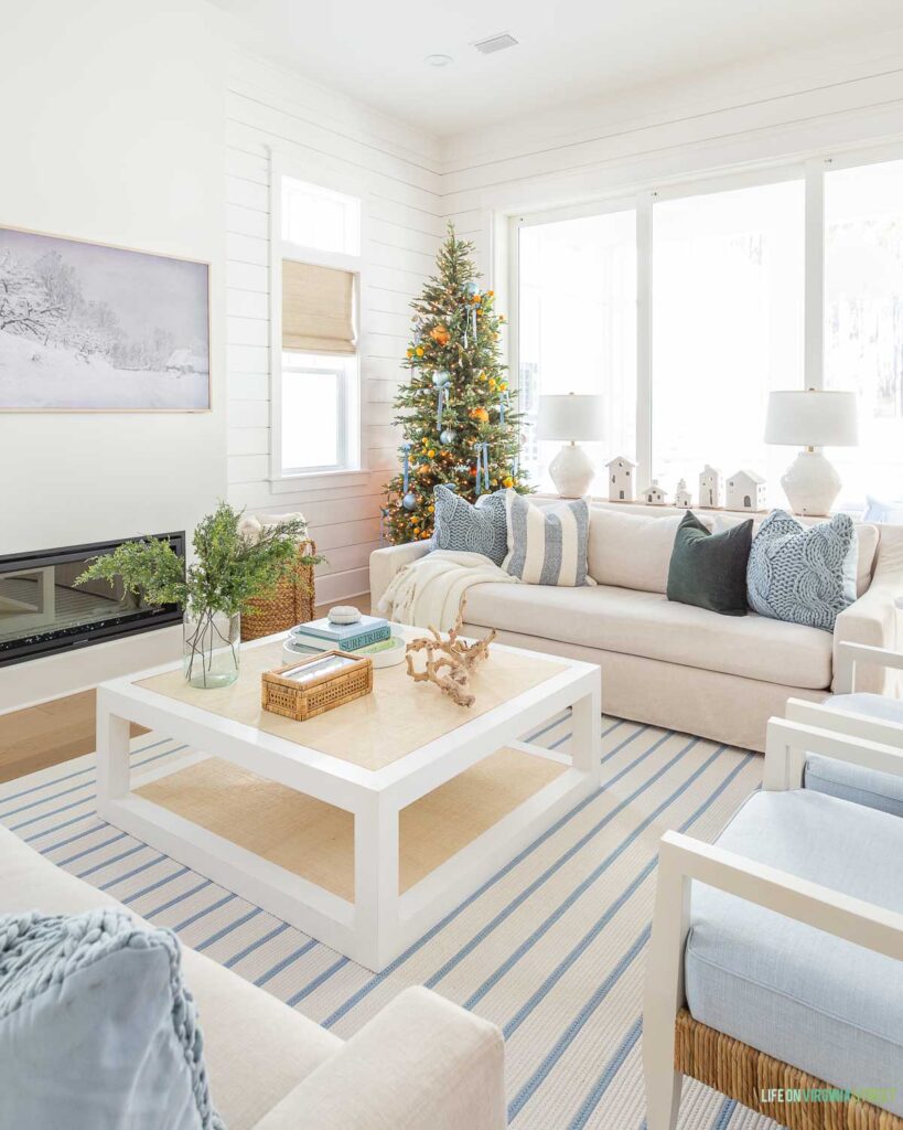 Coastal Christmas Living Room with White and Blue Palette Coastal Christmas Living Room with White and Blue Palette — Christmas Living Room Decor
