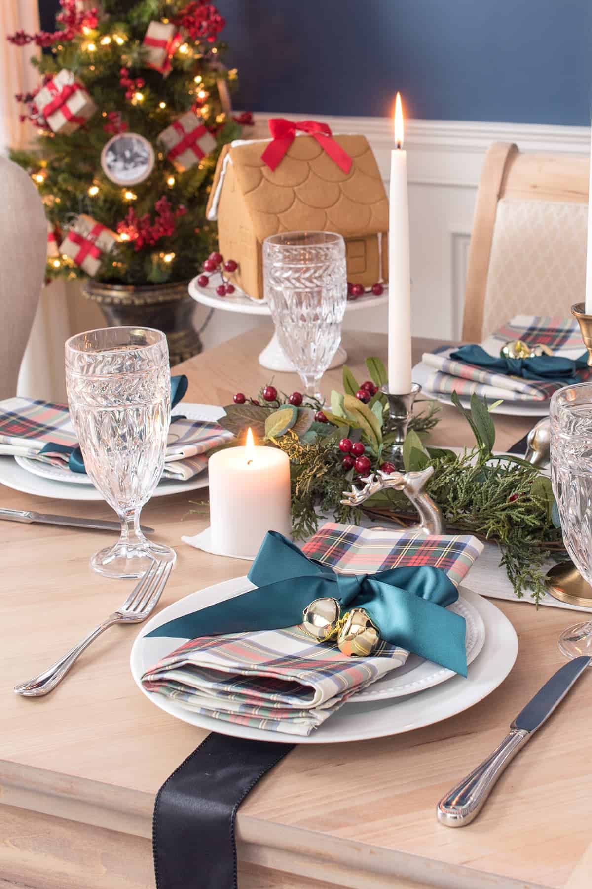 Traditional Christmas Dining Table with Gingerbread House Centerpiece and Candles — Traditional Christmas Decor