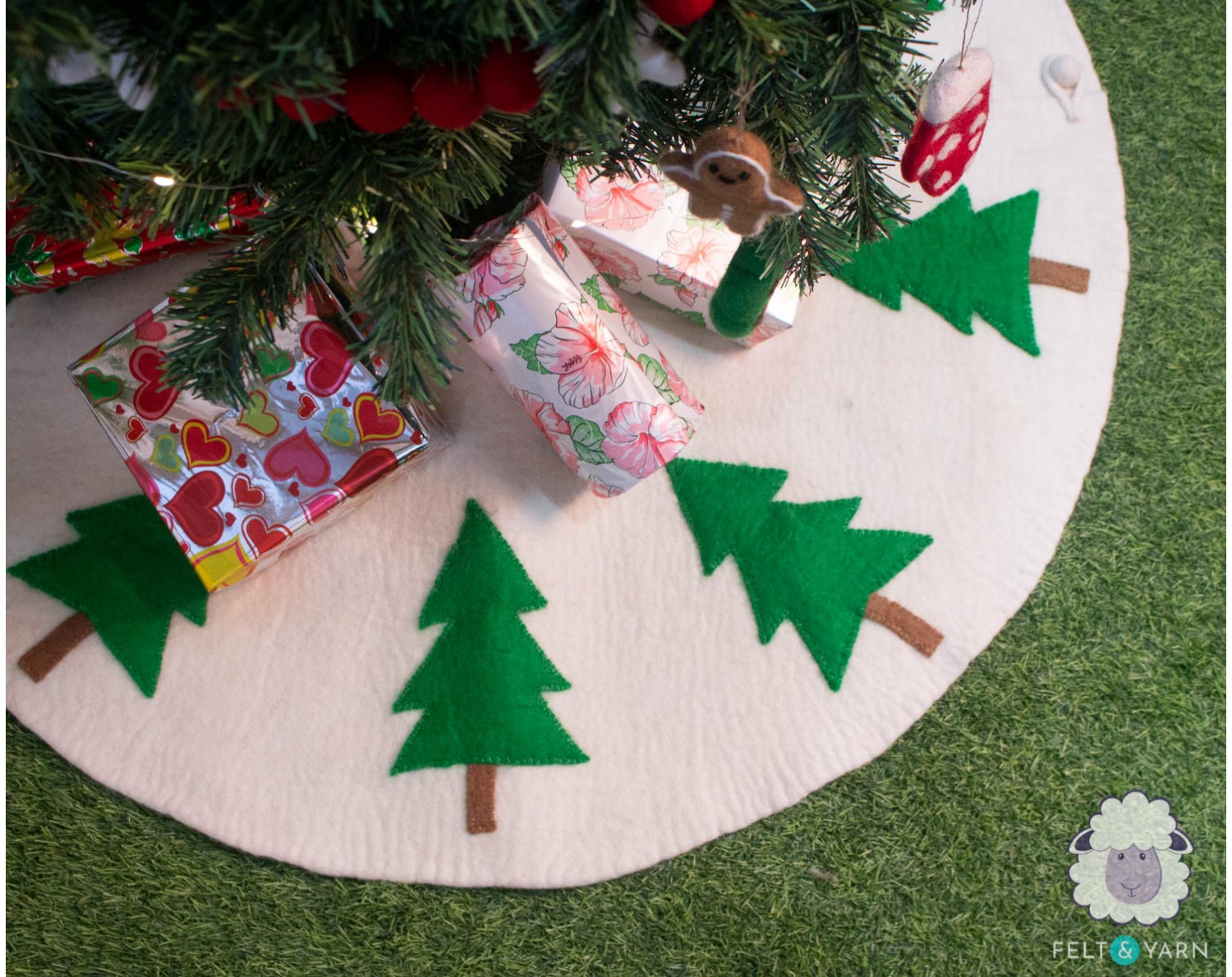 Cream Felt Skirt with Simple Green Felt Trees Cream Felt Skirt with Simple Green Felt Trees — Christmas Tree Skirt