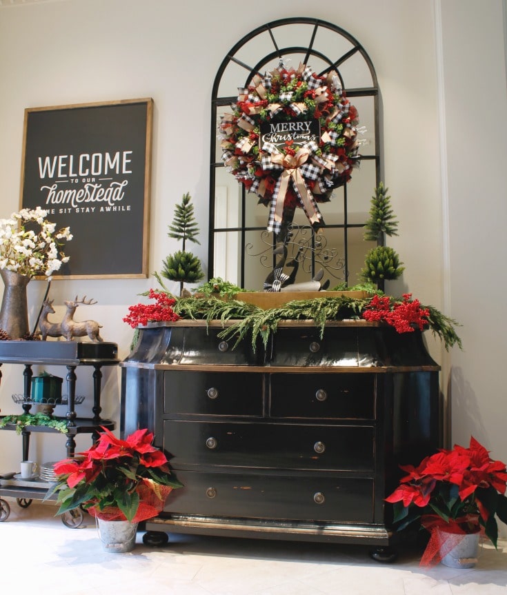 Traditional Entryway Dresser with Large Merry Christmas Wreath Traditional Entryway Dresser with Large Merry Christmas Wreath — Christmas Entryway Decor