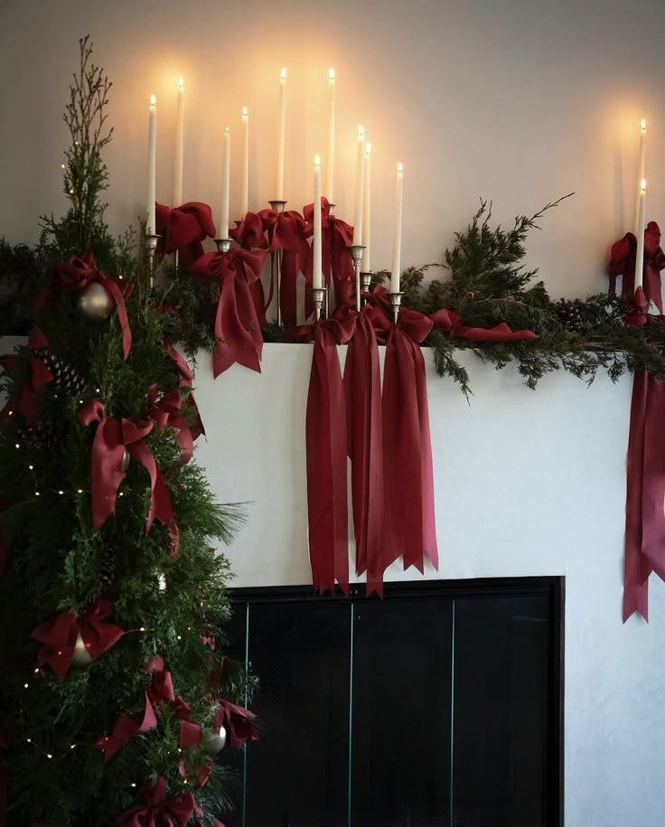 Modern Fireplace Garland with Burgundy Velvet Bows — Burgundy Christmas Decor