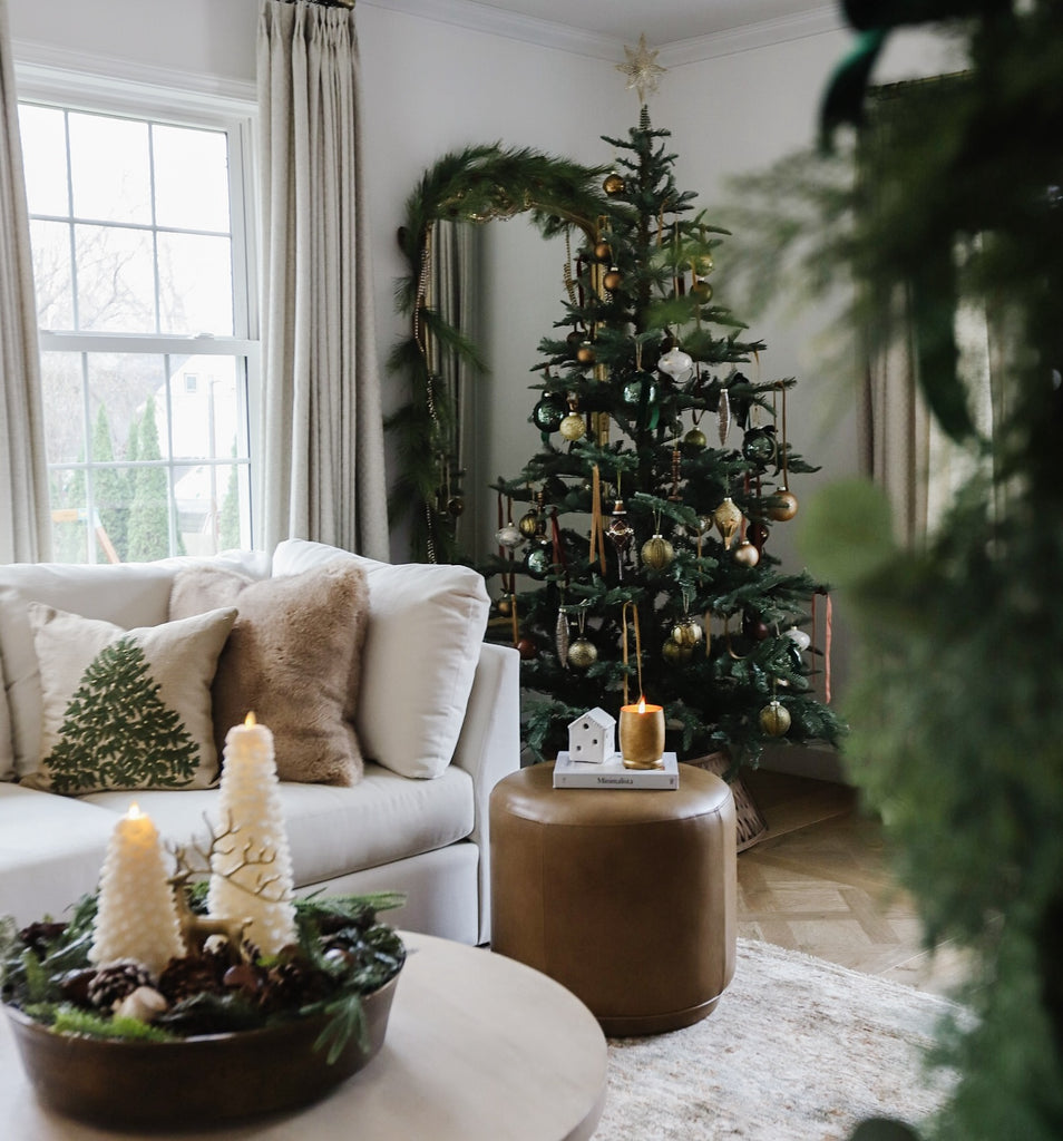 Minimalist Living Room with a Decorated Christmas Tree Minimalist Living Room with a Decorated Christmas Tree — Sage Green Christmas Decor