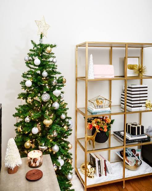 Modern Gold Shelving Unit with Christmas Accents Modern Gold Shelving Unit with Christmas Accents — Christmas Shelf Decor