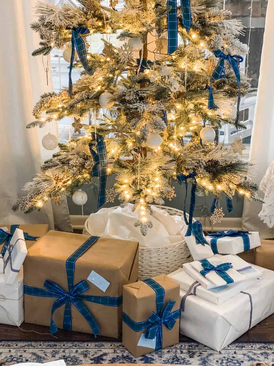 Traditional Christmas Tree Display with Plaid Ribbon Accents — Christmas Gift Wrapping
