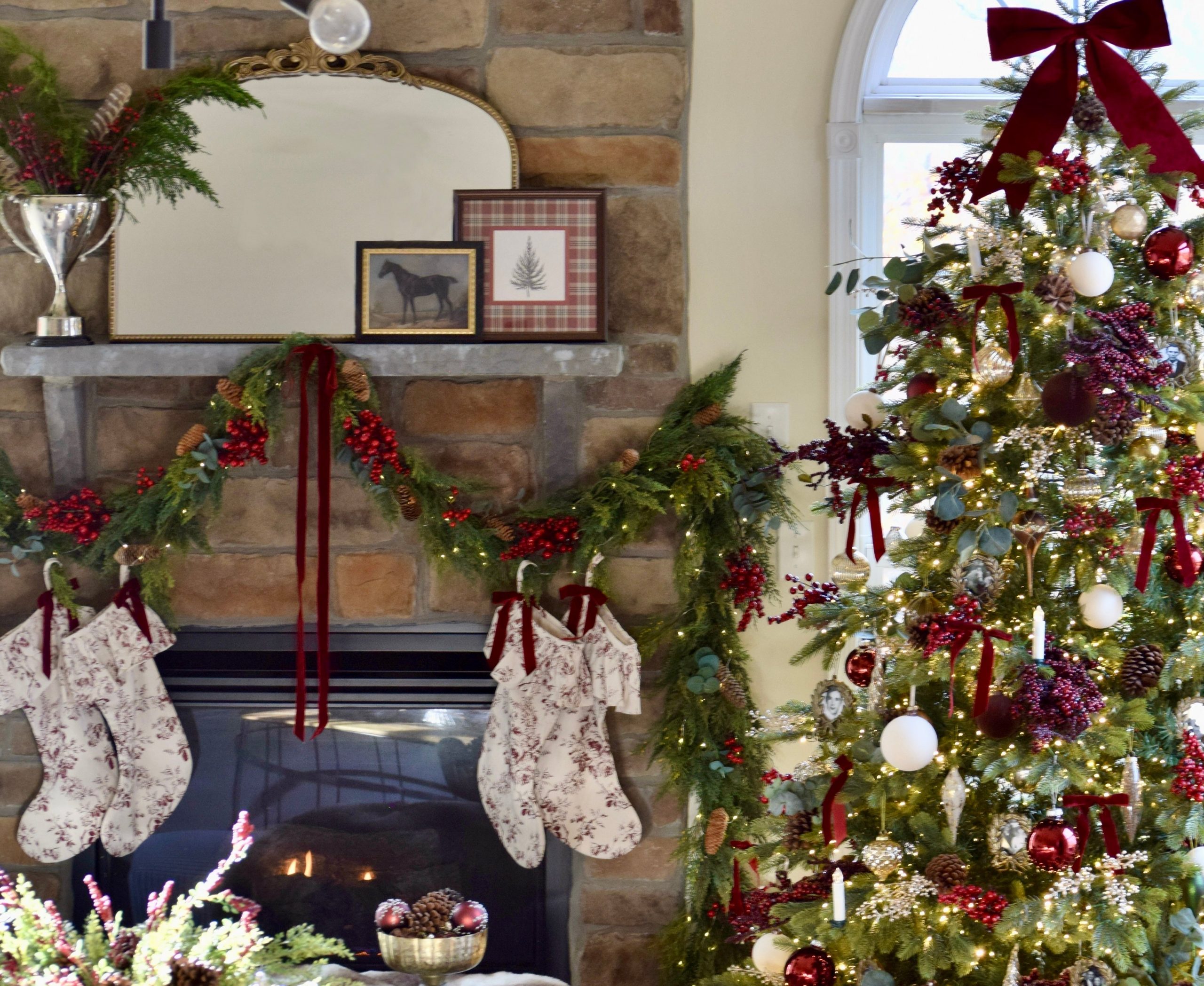 Traditional Living Room with Stone Fireplace, Garland, and Decorated Christmas Tree — Traditional Christmas Decor