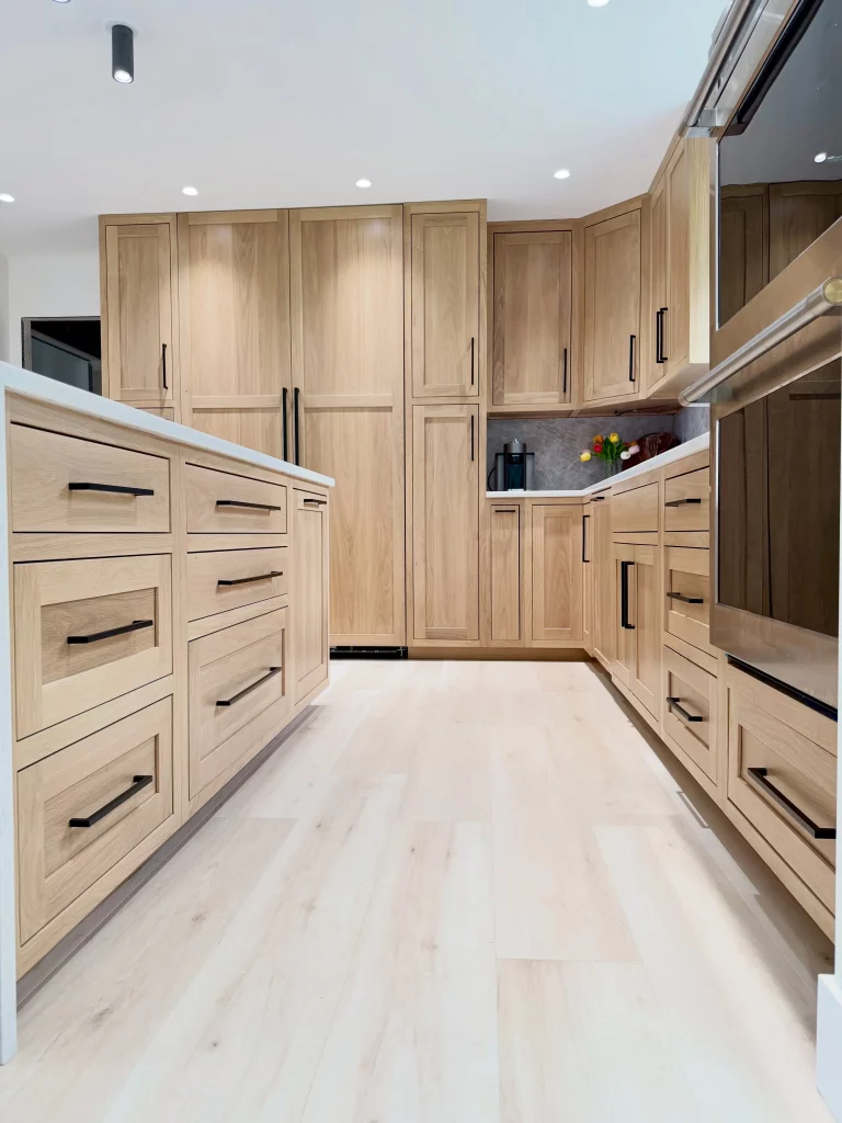 34 Minimalist White Oak Kitchen Ideas for a Warm and Modern Home