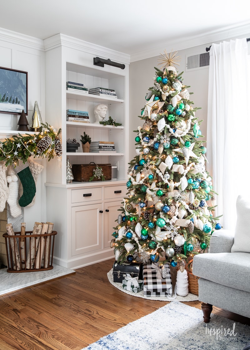 Traditional Festive Traditional Living Room with White Christmas Tree and Blue Accents — White Christmas Tree Decor