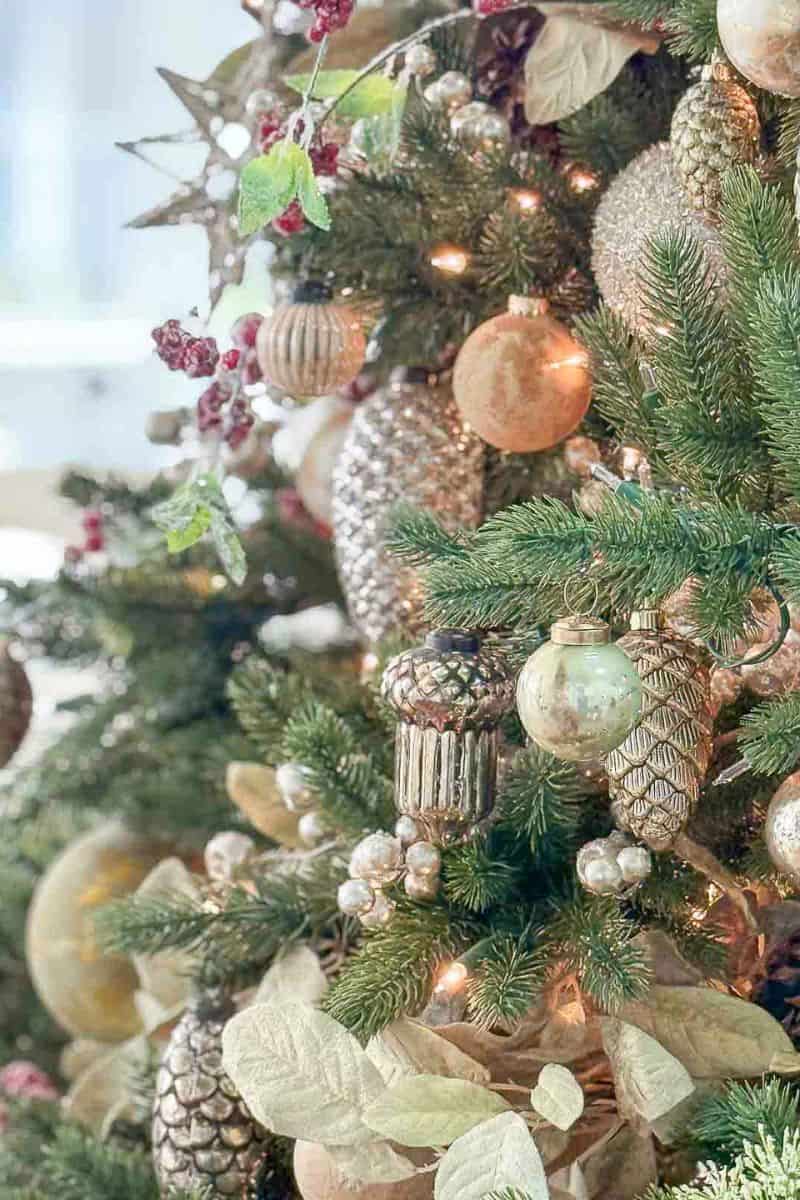 Elegant Christmas Tree Branch with Frosted Pinecones — Christmas Tree Decorating