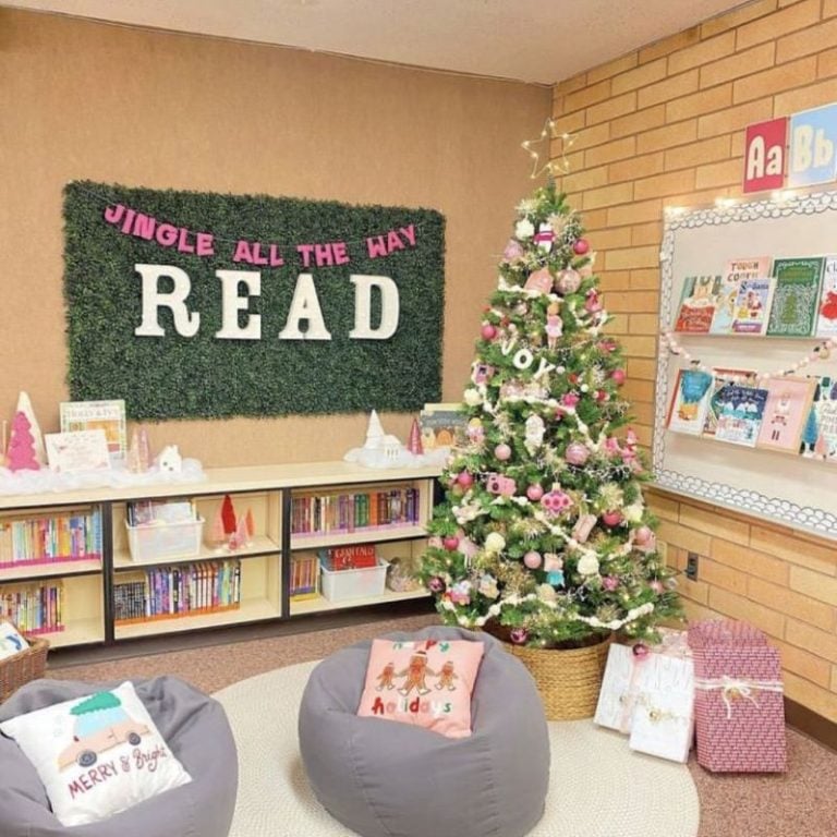 Cozy Pink-Themed Christmas Tree Corner Cozy Pink-Themed Christmas Tree Corner — Christmas Classroom Decor