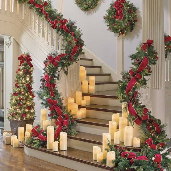 Traditional Staircase with Abundant Candles and Mini Tree Traditional Staircase with Abundant Candles and Mini Tree — Christmas Staircase Decor