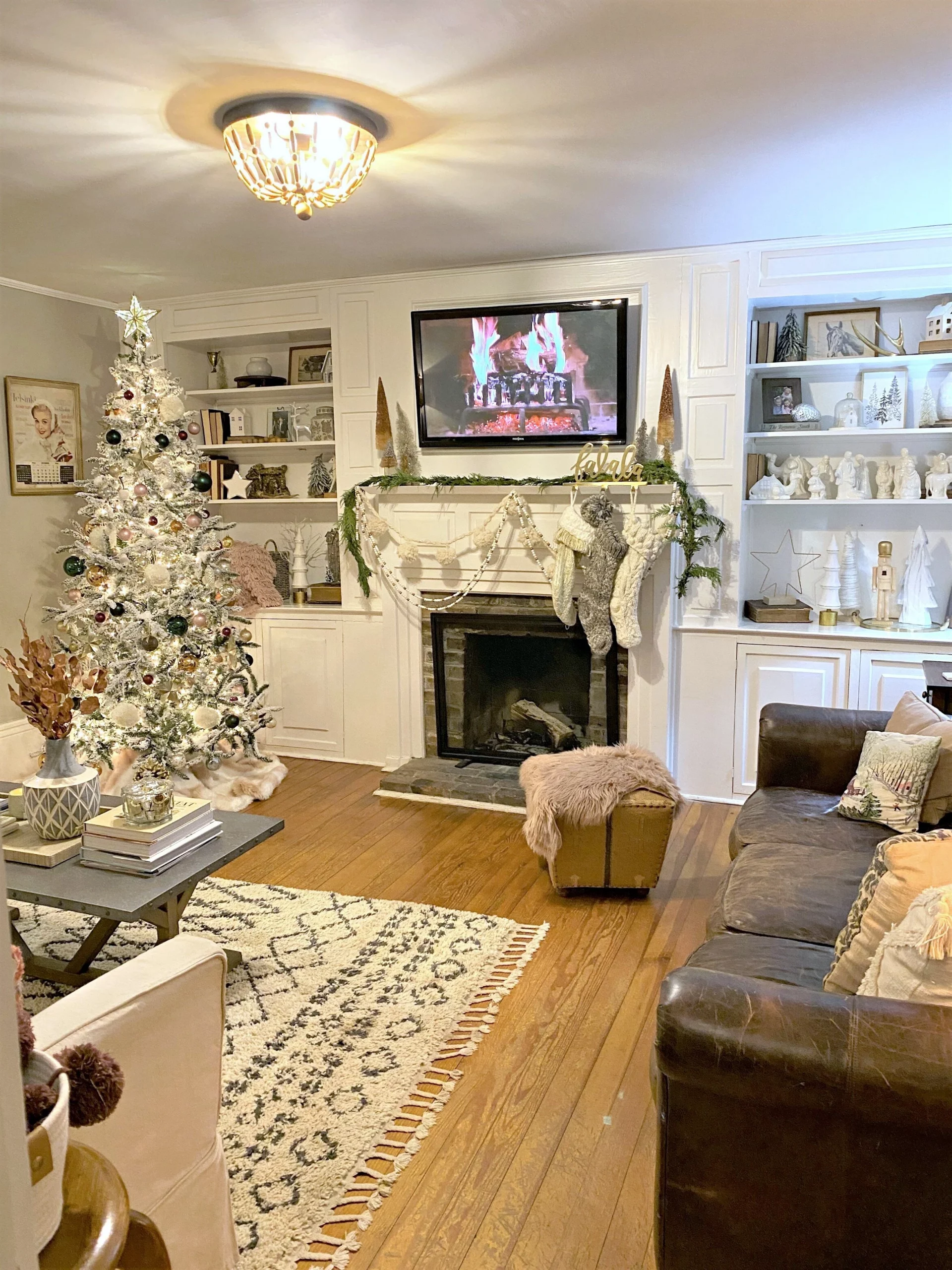 Serene Living Room with an Ornate Christmas Tree and Neutral Tones Serene Living Room with an Ornate Christmas Tree and Neutral Tones — White Christmas Decor