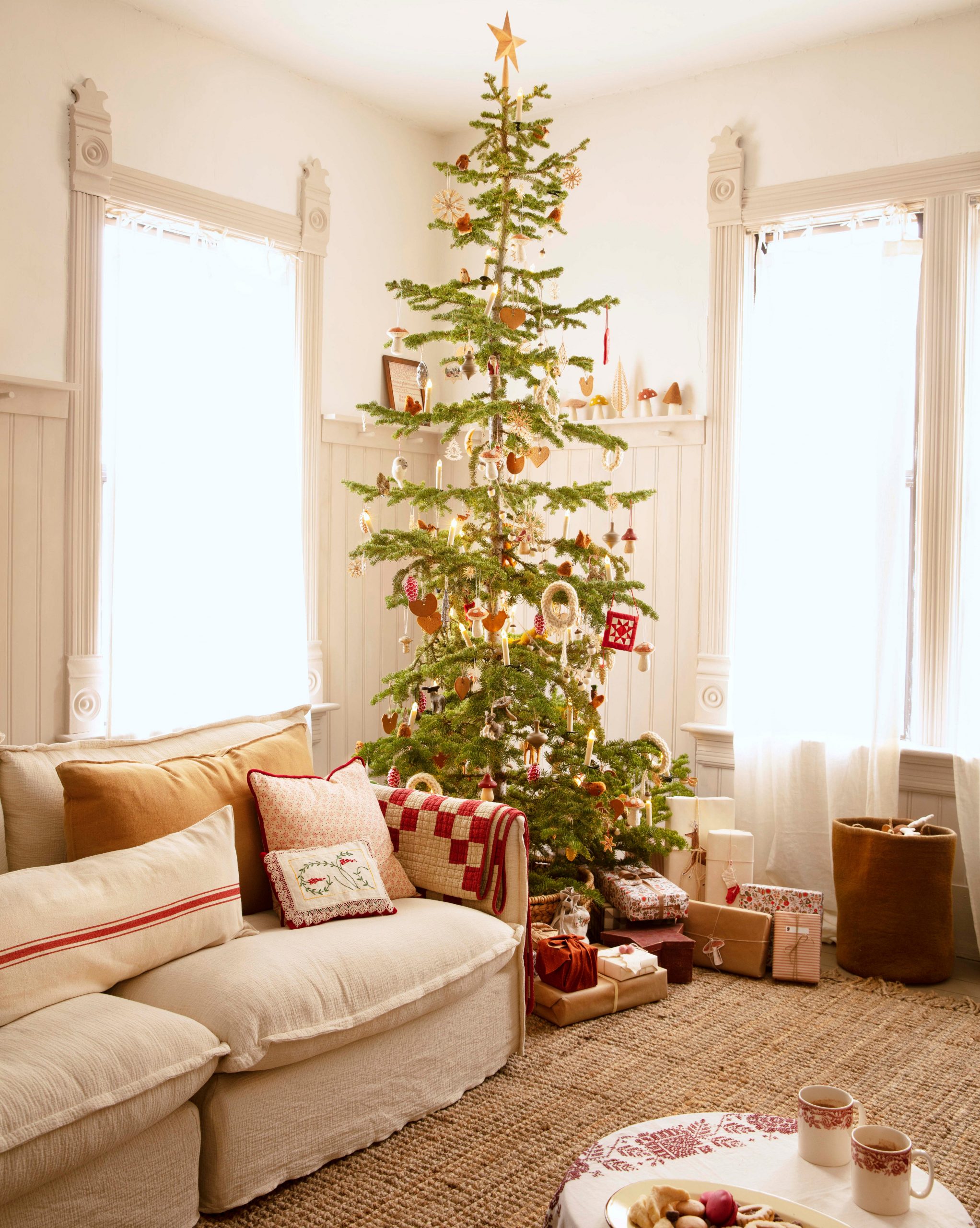 Simply Decorated Natural Farmhouse Tree Simply Decorated Natural Farmhouse Tree — Farmhouse Christmas Tree