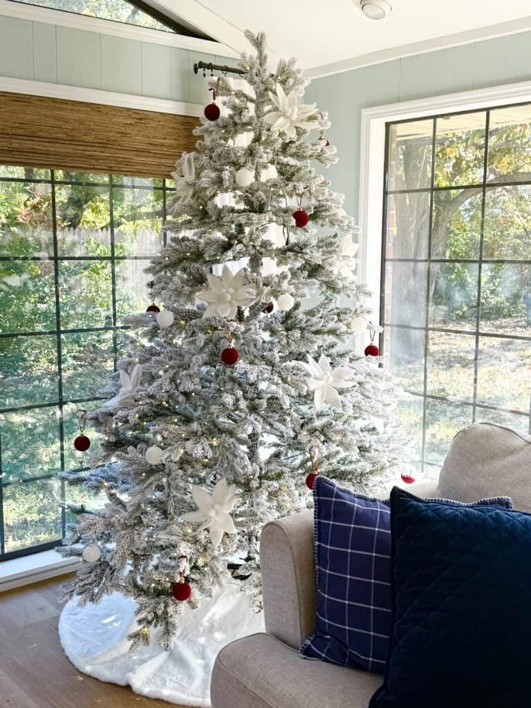 Cozy Modern White Flocked Christmas Tree by Large Windows — Christmas Tree Decorating
