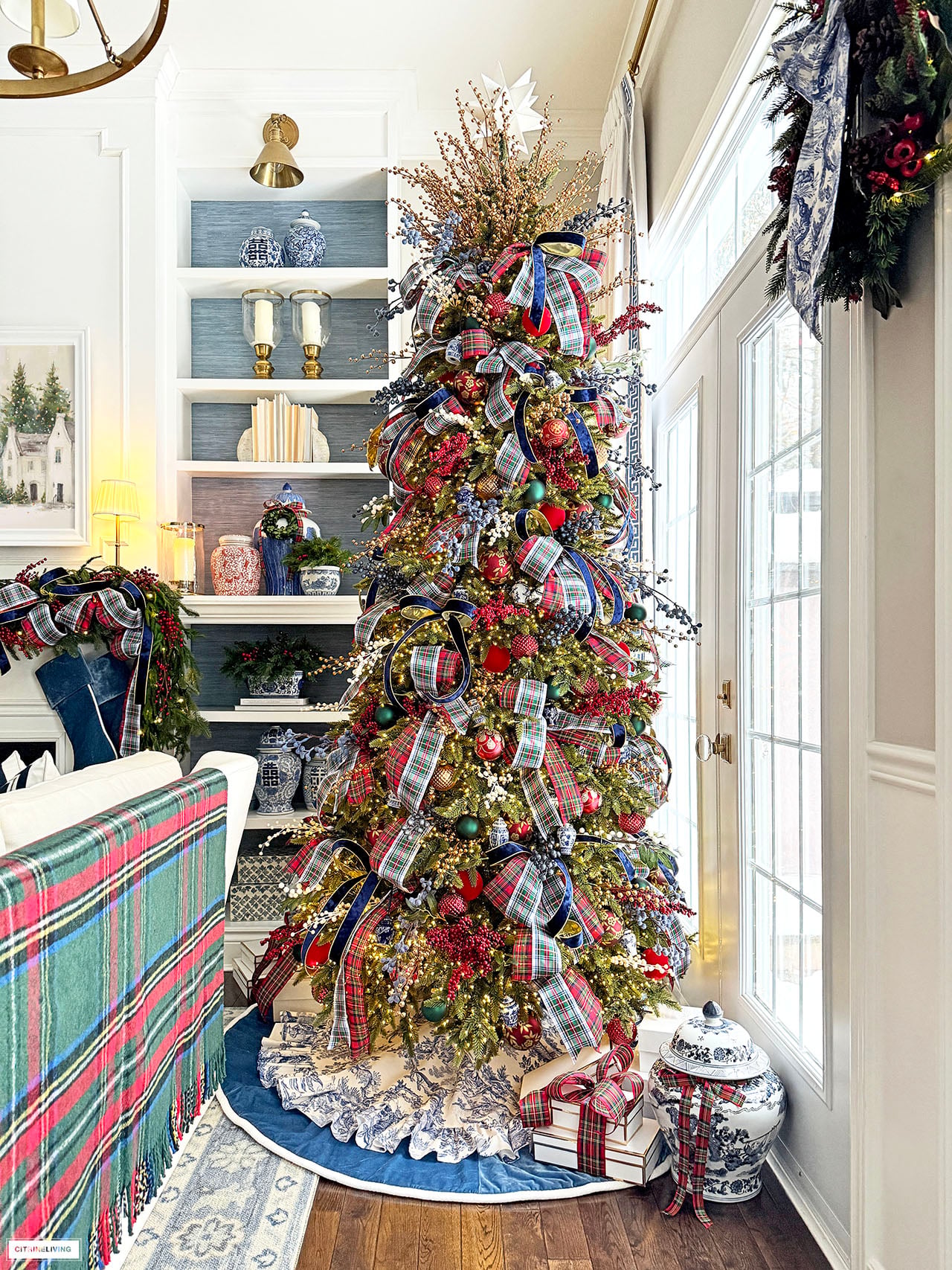 Maximalist Christmas Tree with Bold Plaid Ribbons Maximalist Christmas Tree with Bold Plaid Ribbons — Christmas Tree Themes