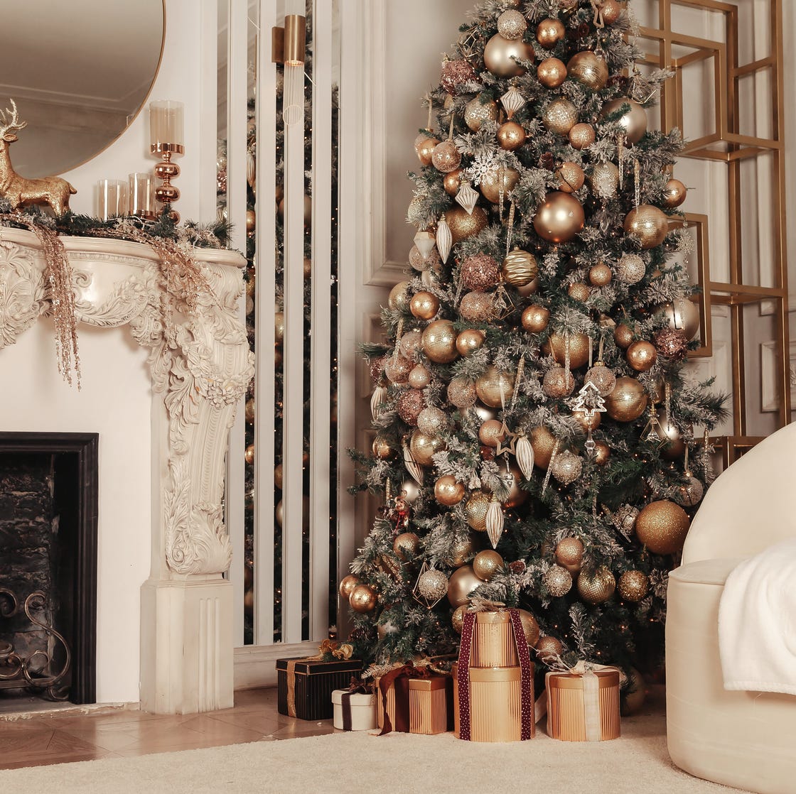 Modern Living Room with Ornate Fireplace and Gold Christmas Decor — Modern Christmas Decor