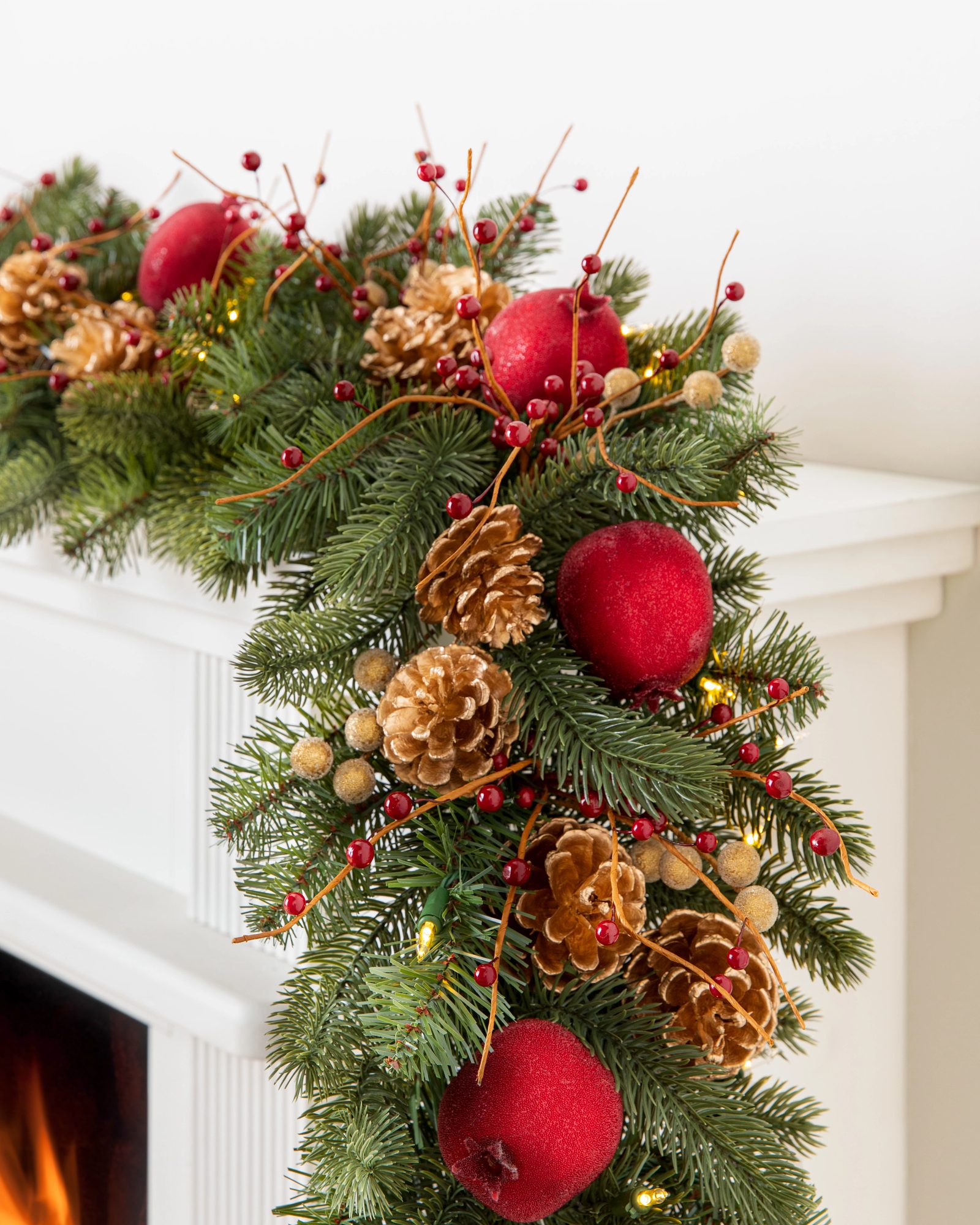 Garland with Red Apples and Gold Pinecones on Mantel Garland with Red Apples and Gold Pinecones on Mantel — Christmas Garland