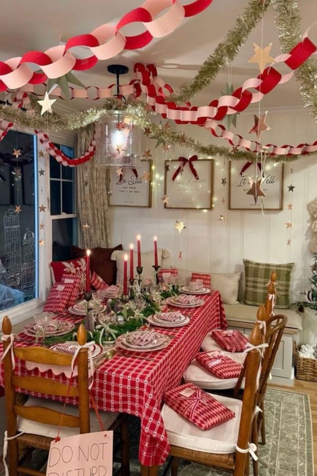 Farmhouse Dining Room with Gingham and Star Accents for a Party — Christmas Party Decor