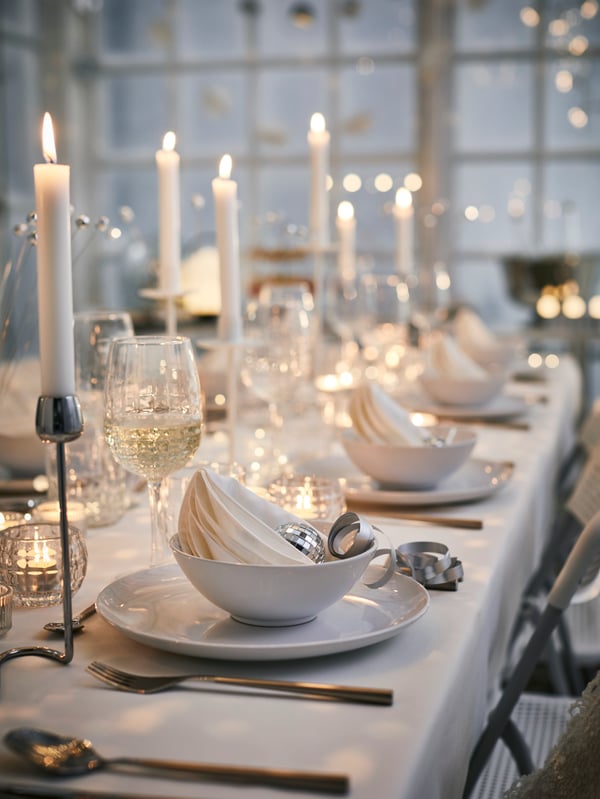 Elegant Minimalist New Year's Eve Dining Table with Soft Candlelight — Glassware New Years Eve Table Decor