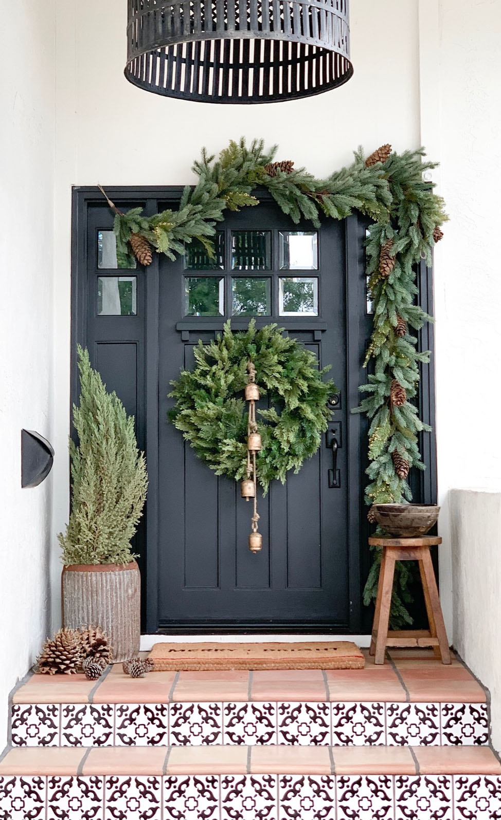 Trendy Holiday Front Porch Decorating Ideas - Wonder Forest
