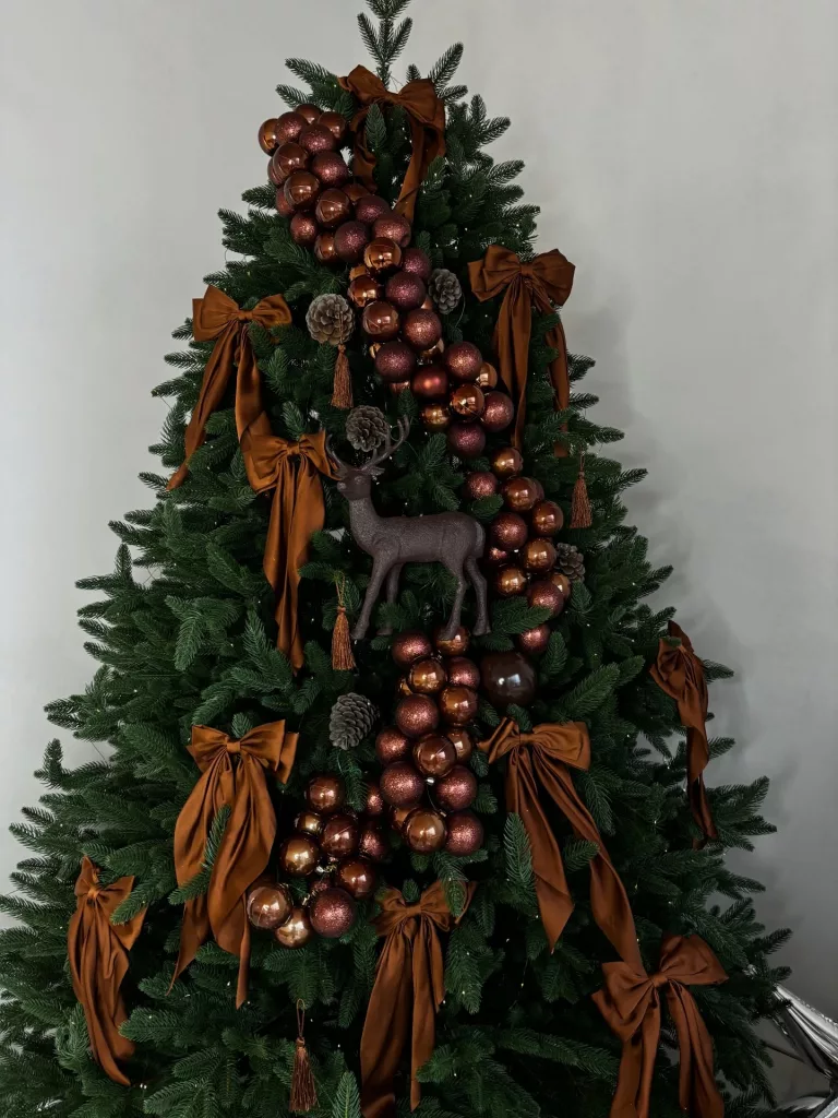 28 Christmas Bow Decorating Ideas for an Elegant and Festive Home