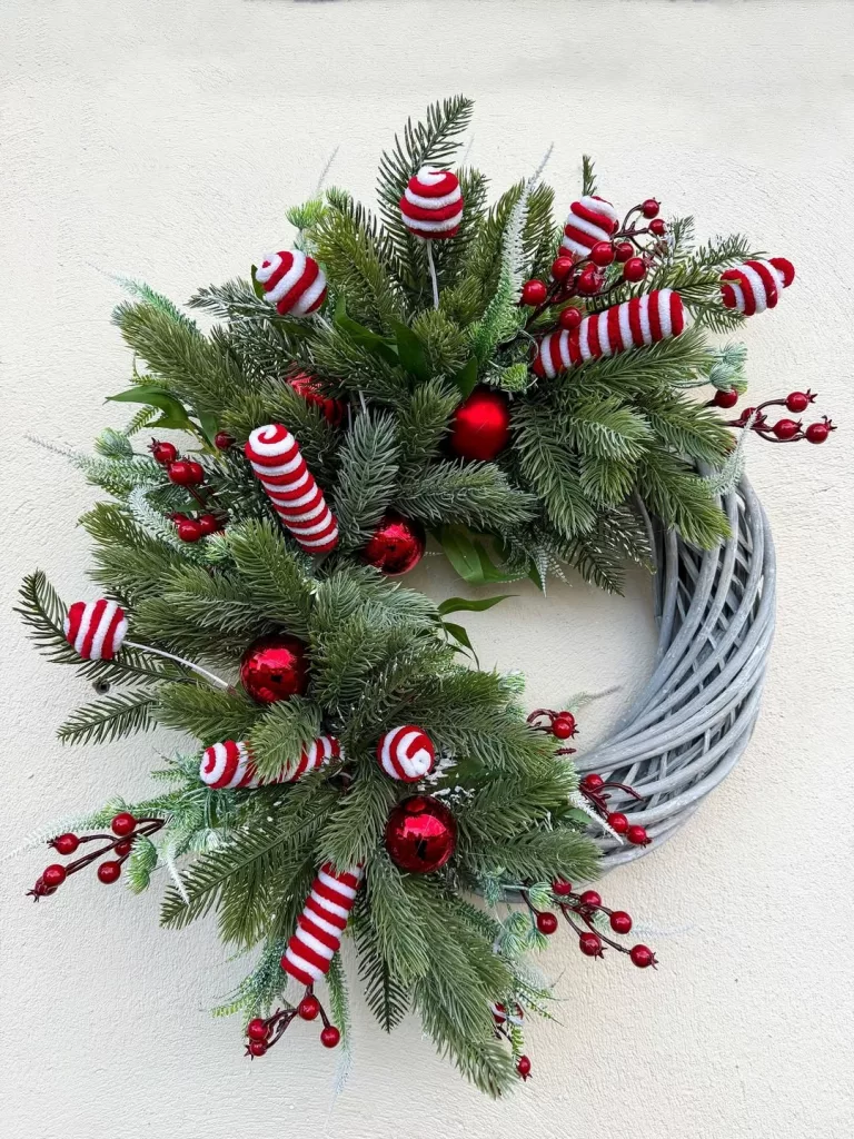30 Unique Christmas Wreath Ideas for a Creative Holiday Decoration
