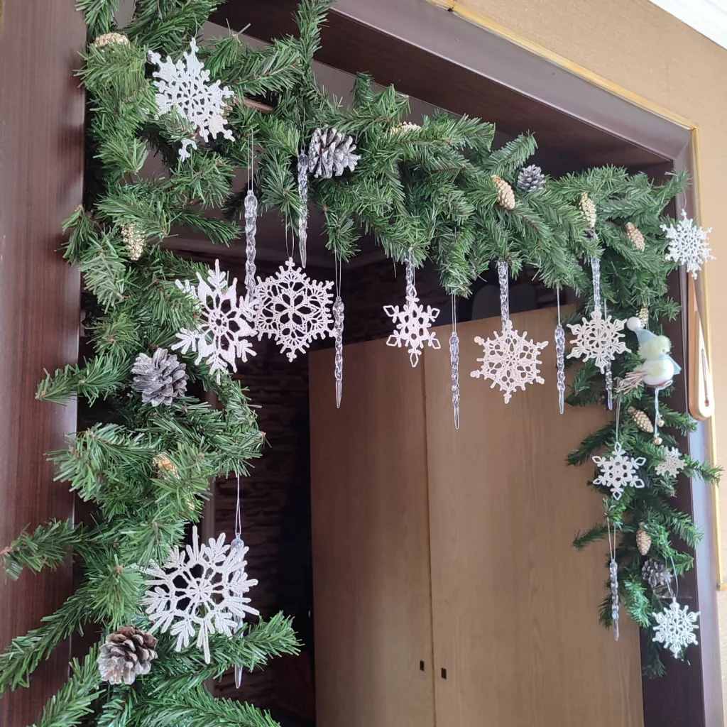 32 Christmas Snowflake Decor Ideas to Make Your Home Feel Magical