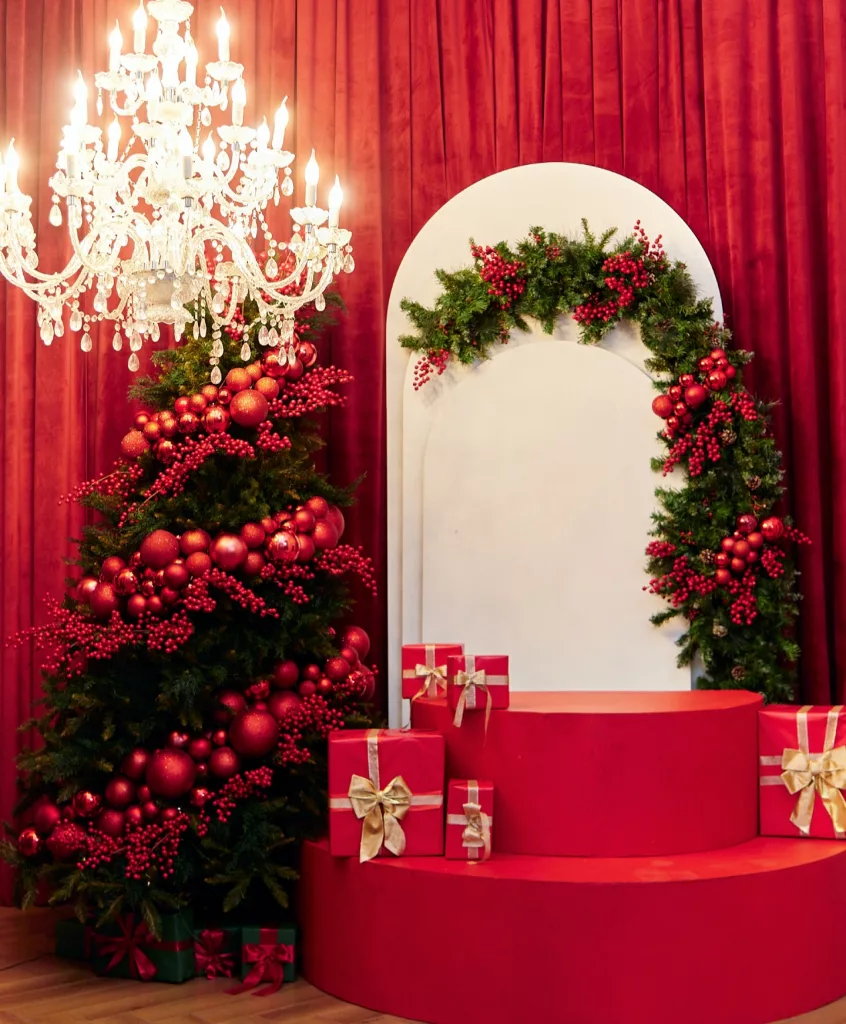 26 Beautiful Christmas Photo Backdrop Ideas for Magical Holiday Photos
