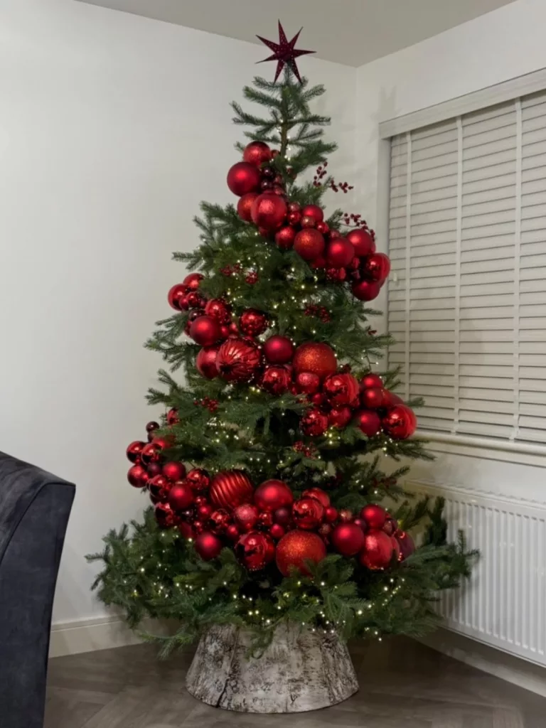 30 Elegant Christmas Trees for a Stylish and Festive Home