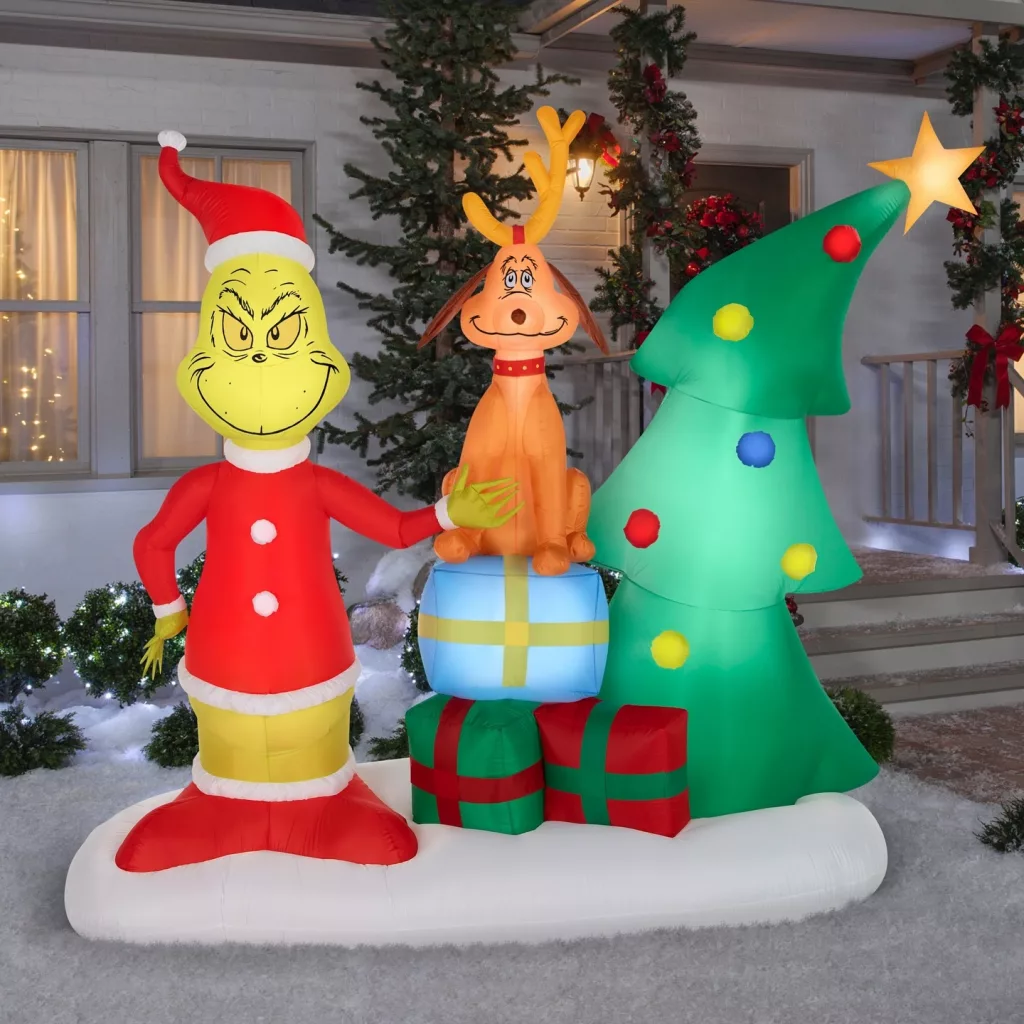 30 Enchanting Christmas Decorations with Beloved Fairytale Characters