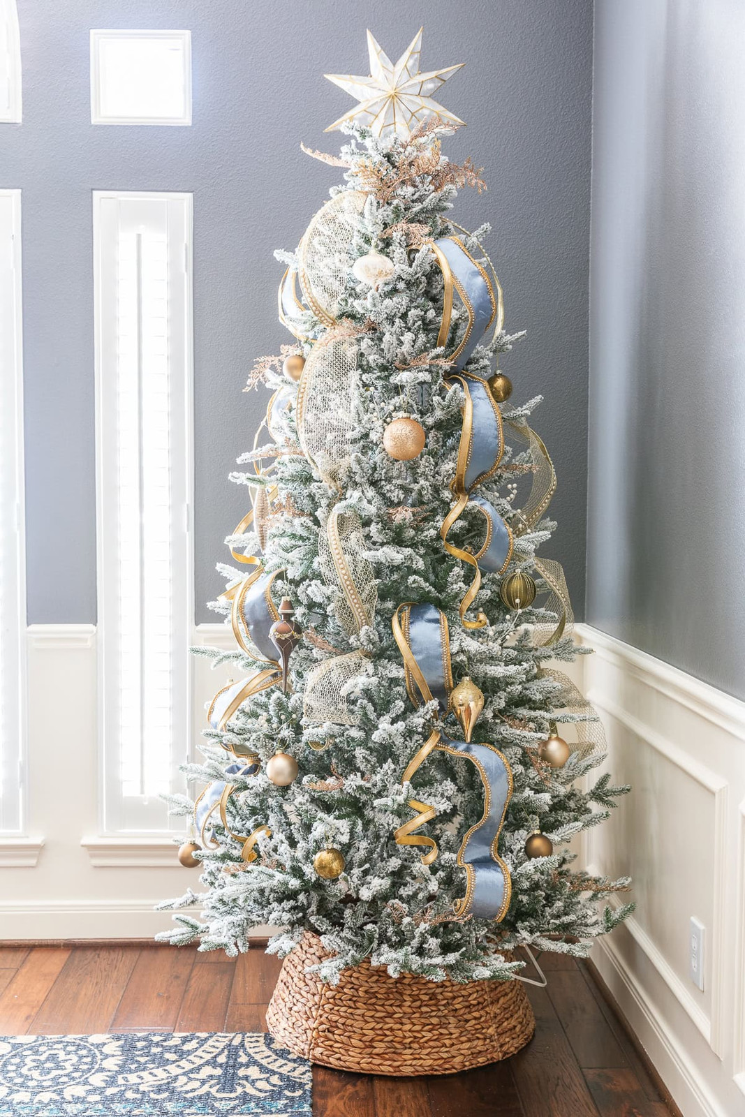 Christmas Tree Visual Idea — Gold Christmas Decor