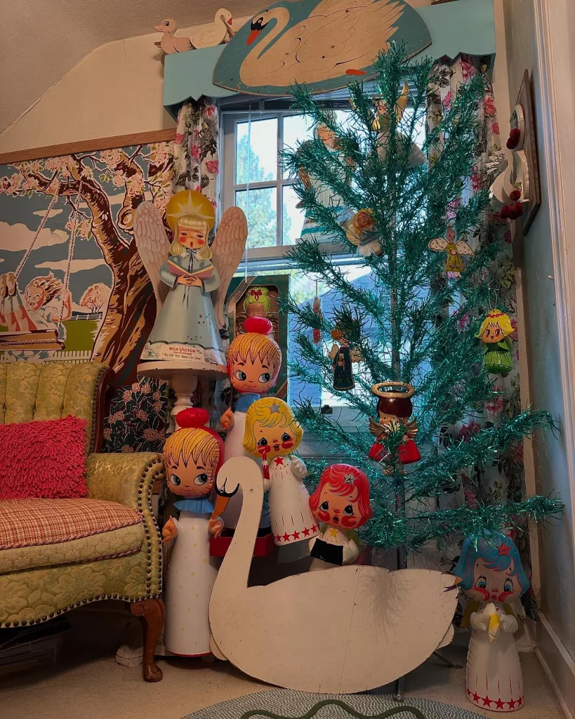 29 Magical Christmas Storybook Figurines Decor Ideas