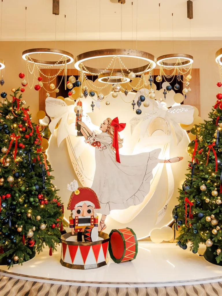 26 Beautiful Christmas Photo Backdrop Ideas for Magical Holiday Photos