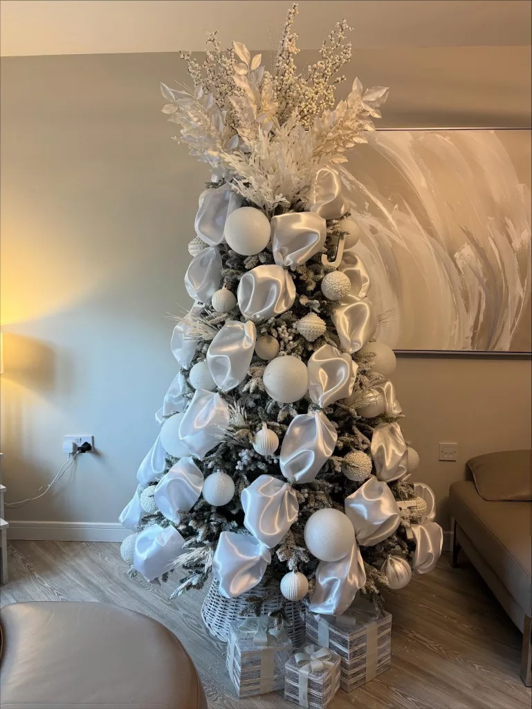 27 Beautiful White Christmas Decorating Ideas for a Cozy and Timeless Holiday Look