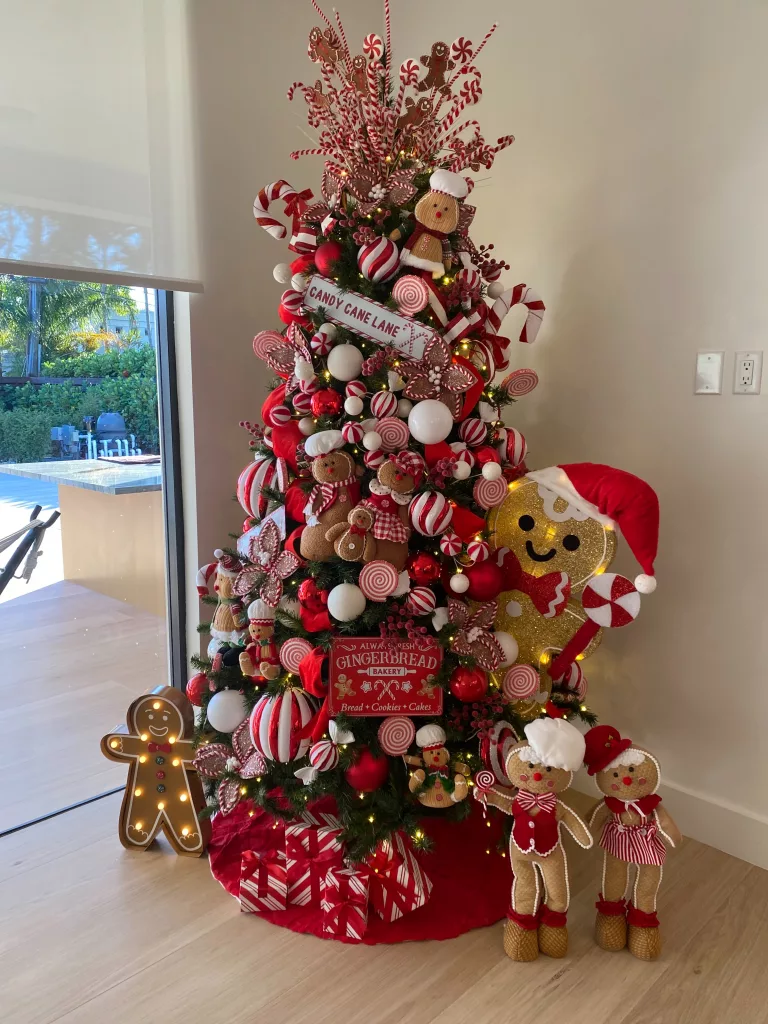 30 Elegant Christmas Trees for a Stylish and Festive Home