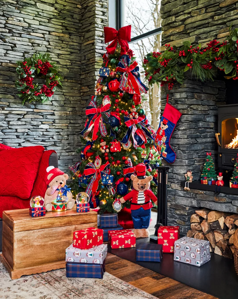 29 Charming Red, White, and Blue Holiday Decorating Ideas for a Festive Home