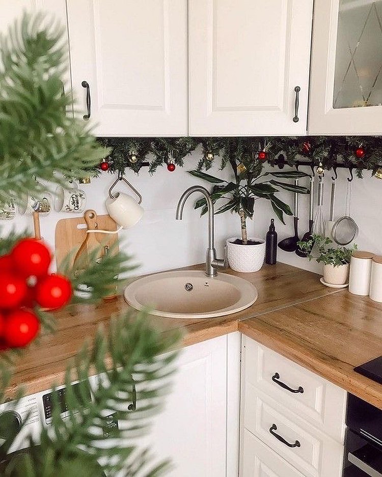27 Charming Christmas Kitchen Decor Ideas for a Magical Holiday