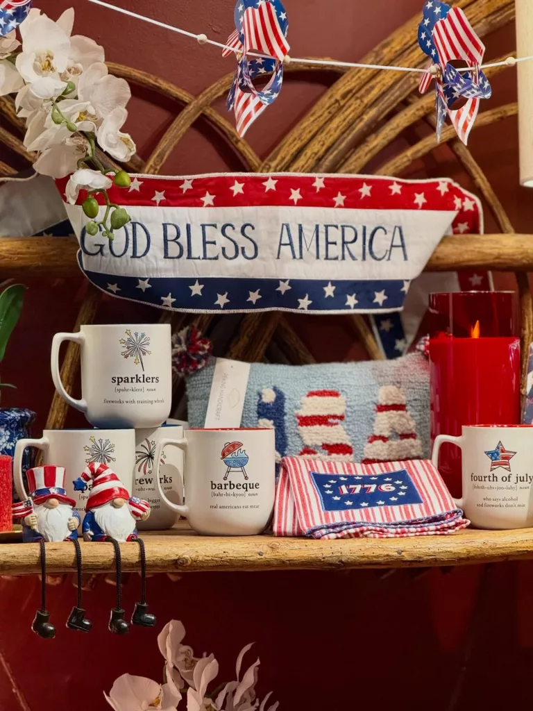 29 Charming Red, White, and Blue Holiday Decorating Ideas for a Festive Home