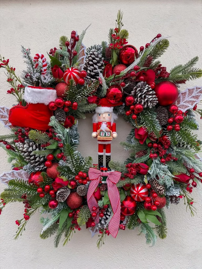 30 Unique Christmas Wreath Ideas for a Creative Holiday Decoration