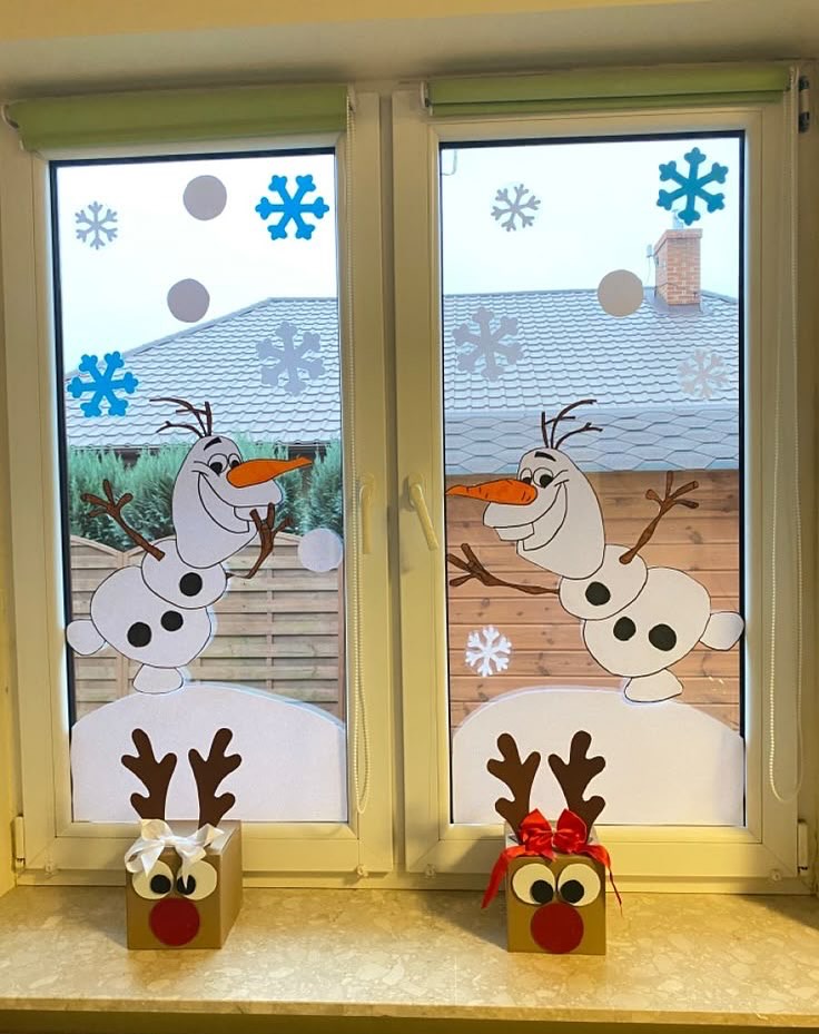 29 Enchanting Christmas Window Decor Ideas for a Festive Home
