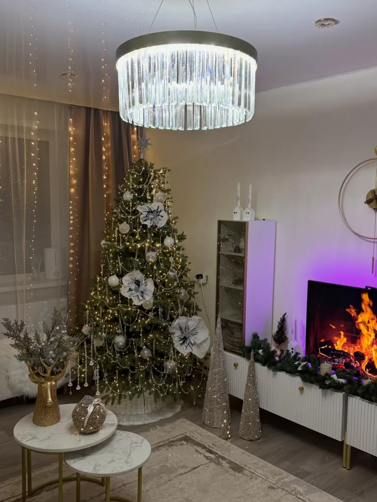 28 Charming Ways to Decorate Your Small Apartment for Christmas