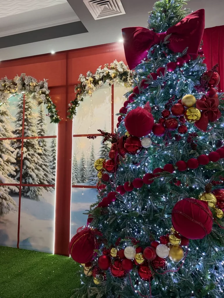 26 Christmas Party Decor Ideas for a Festive and Magical Celebration