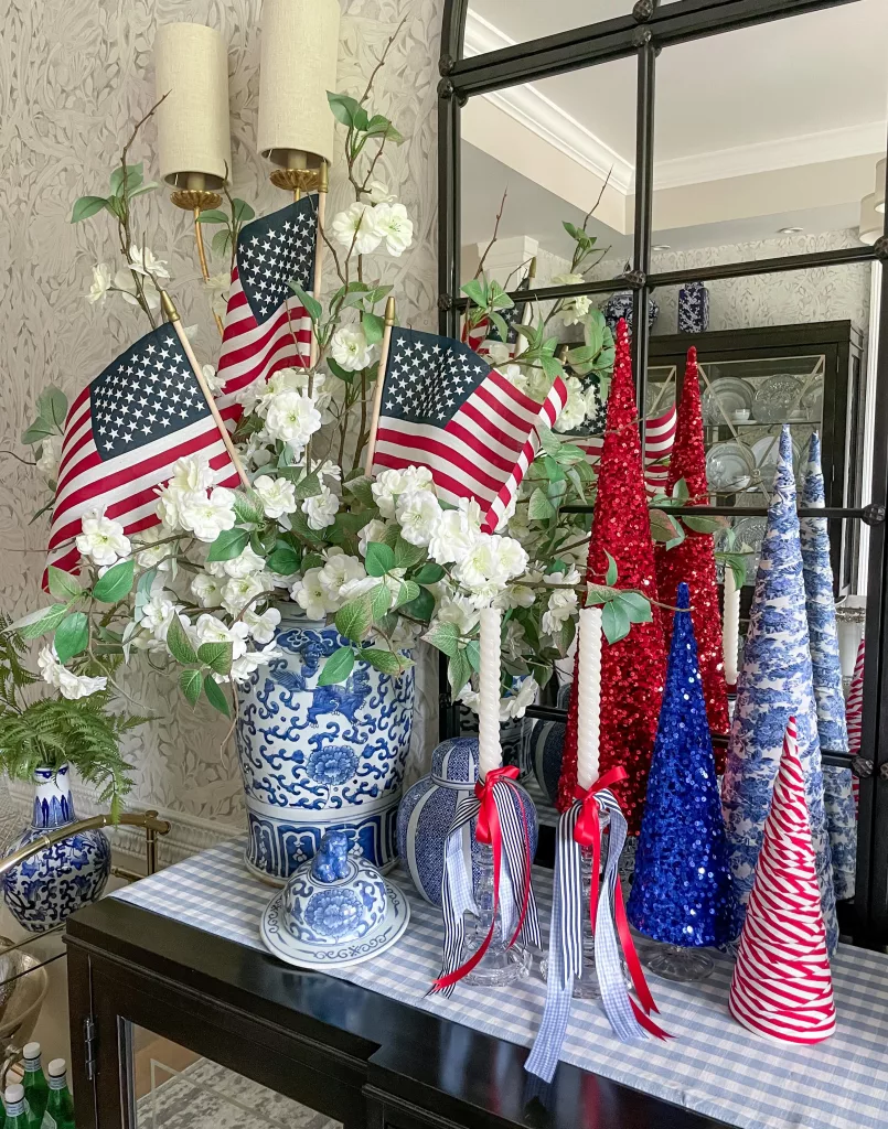 29 Charming Red, White, and Blue Holiday Decorating Ideas for a Festive Home