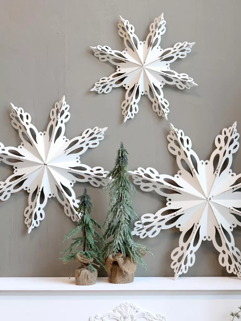 32 Christmas Snowflake Decor Ideas to Make Your Home Feel Magical